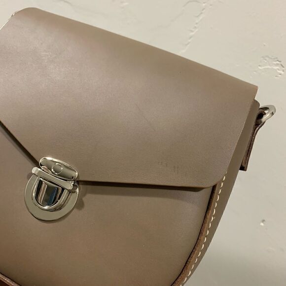 Completely Handcrafted Genuine Premium Cowhide Tuck Lock Saddle Bag/Crossbody - Picture 12 of 16